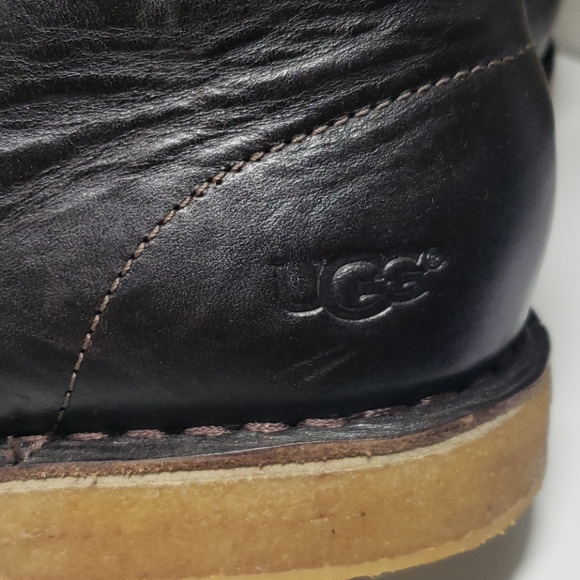 UGG Men\'s LEIGHTON CHUKKA Leather Boots Brown